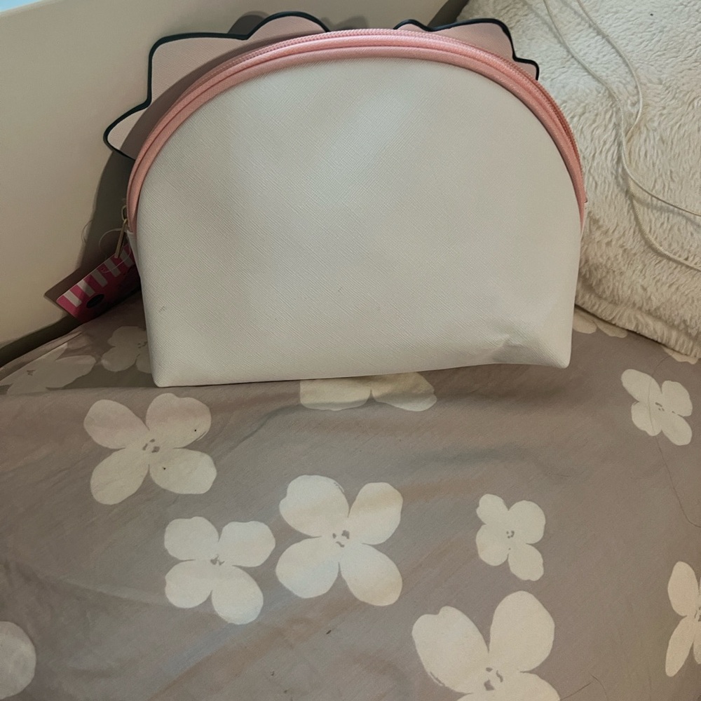 Hello Kitty Pink and White Floral Clutch - Picture 2 of 2